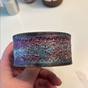 A Rare Bird Leather Tooled Purple Blue White 2 Adjustable Snap Bracelet NWT‎